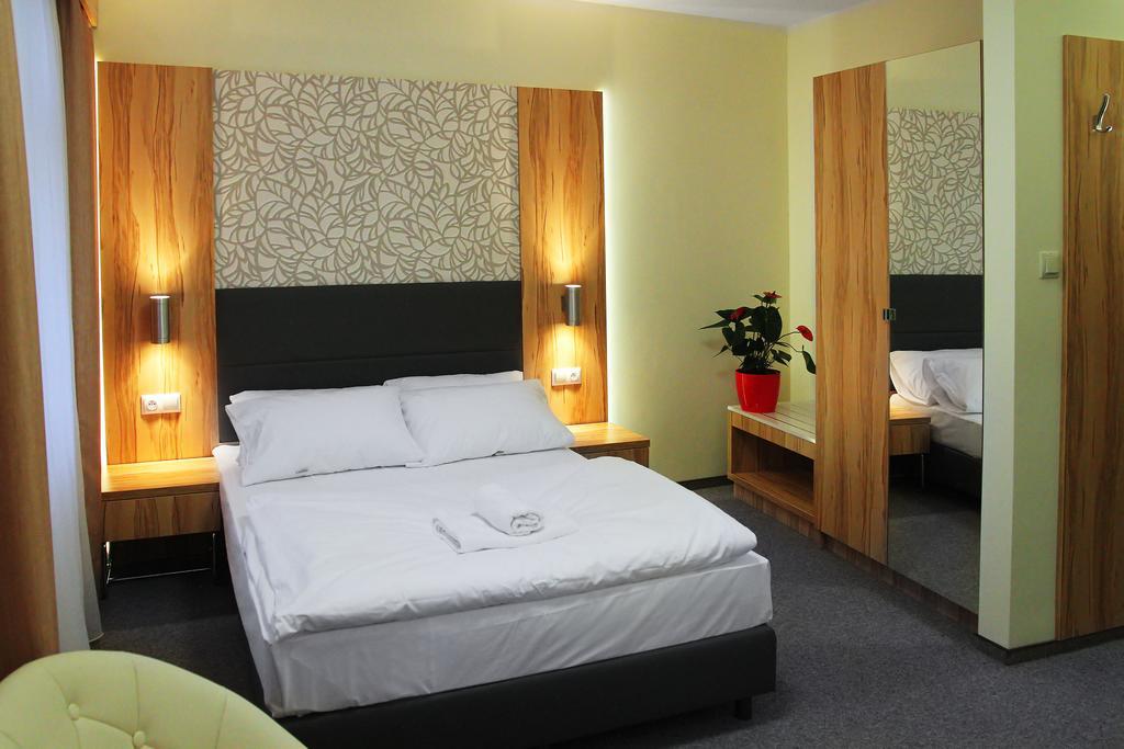 Hotel Przy Baszcie Legnica Oda fotoğraf